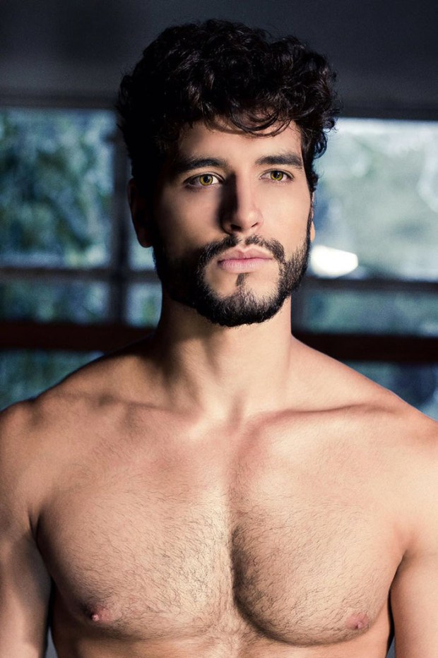 Modelo Thiago Sá faz novo ensaio fotográfico e fala sobre sua carreira