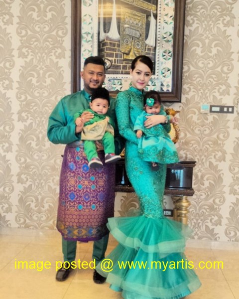 ain azman Encik azman merupakan seorang guru manakala puan haslina pula seorang suri rumah halim berusia 12 tahun dan adiknya pula 11 tahun. ain azman Encik azman merupakan seorang guru manakala puan haslina pula seorang suri rumah halim berusia 12 tahun dan adiknya pula 11 tahun.