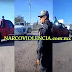 VIDEO: "Si la bronca no es con nosotros" Convoy de hombres armados pasan burlándose frente a reten de Policías Federales