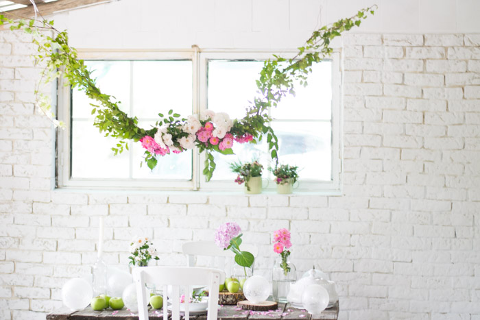 Cómo hacer una guirnalda de ramas y flores diy