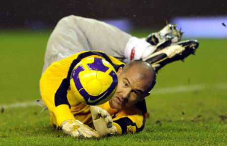 Bi an chiec quan 'xau xi' cua thu mon gia nhat EURO 2016 - Anh 5