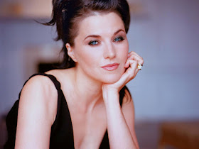 Lucy Lawless Wallpaper
