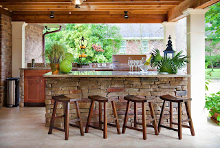 Outdoor Kitchens With Bars For Entertaining