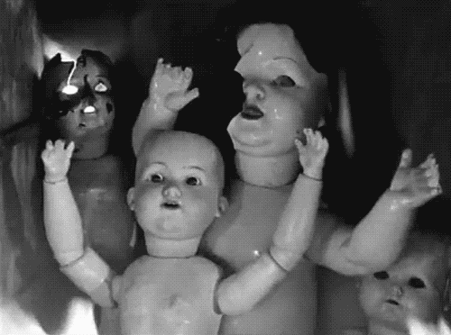Resultado de imagem para gif animado bonecas terror