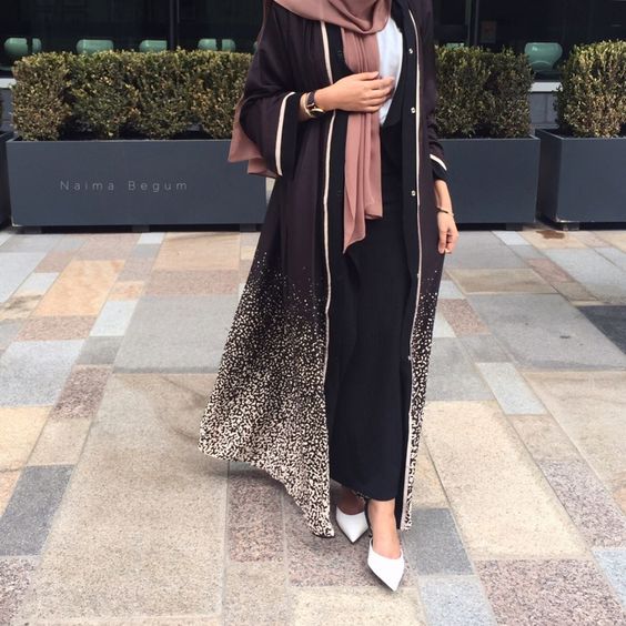 15 Looks Abaya Tendance Avec Accessoires Hijab Fashion And Chic Style