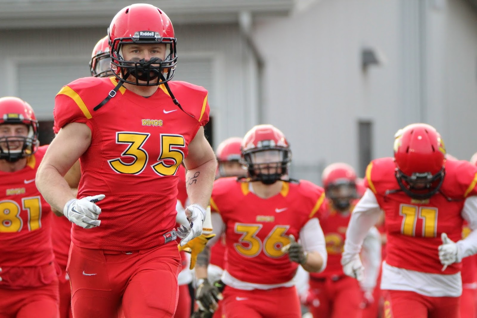 University of Calgary Dinos Football HEADING TO THE HAT