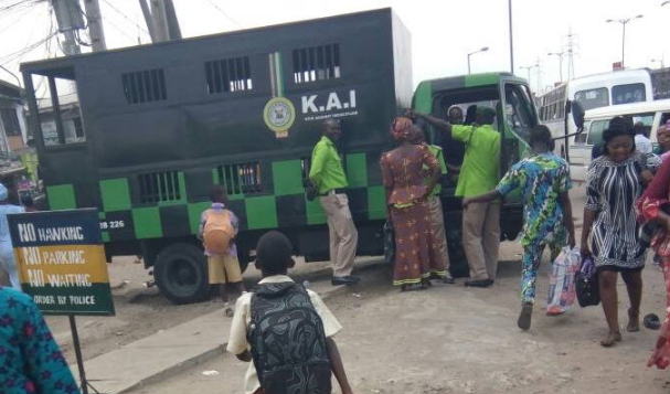 traders beat up KAI officials egbeda lagos traders beat up KAI officials egbeda lagos