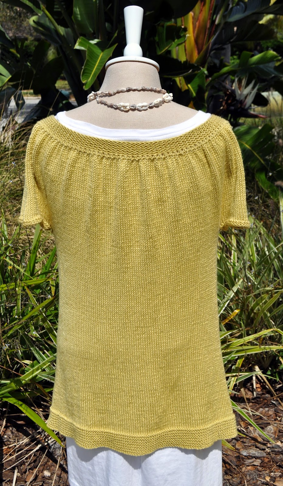 Mereknits Lady Kina and a full moon.......