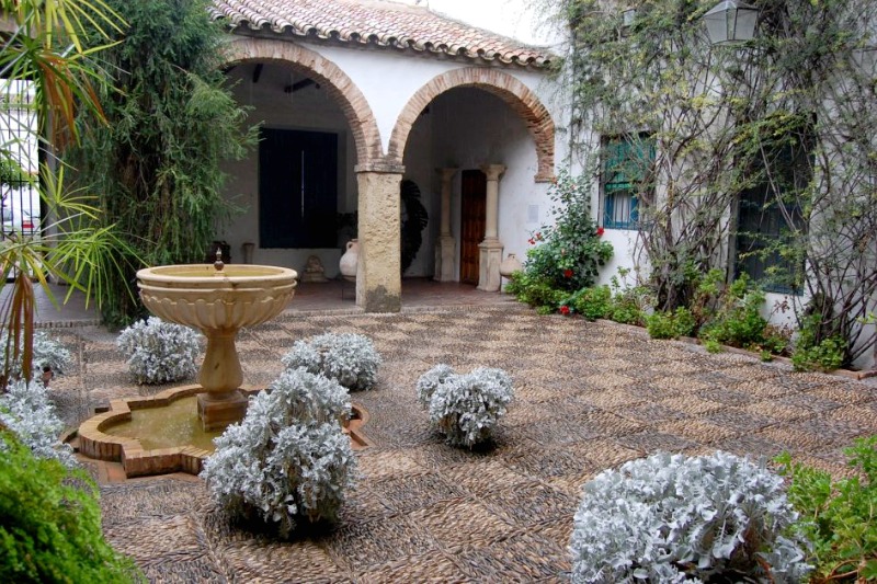 Patio de estilo español Spanish patio Guia de jardin