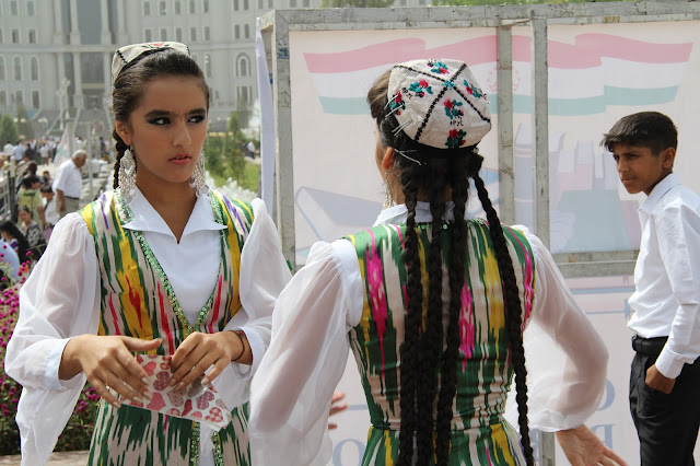 Tadjikistan, Dushanbe, danse, national library, © L. Gigout, 2012