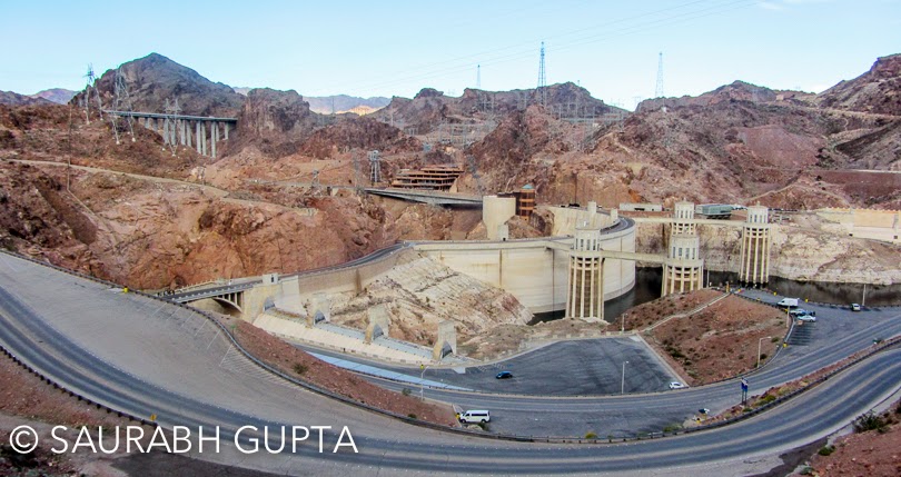 Grandness of Hoover dam would keep surprise you big time. You suddenly reach around this dam, which is not very expected in these beautiful terrains of Grand Canyon. Usually tour cabs stop here and let you enjoy the grandness of this place. 