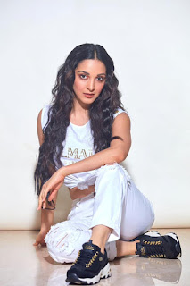 Kiara Advani, Kiara Advani Pics, Kiara Advani PhotoShoot, Kiara Advani Sizzling PhotoShoot