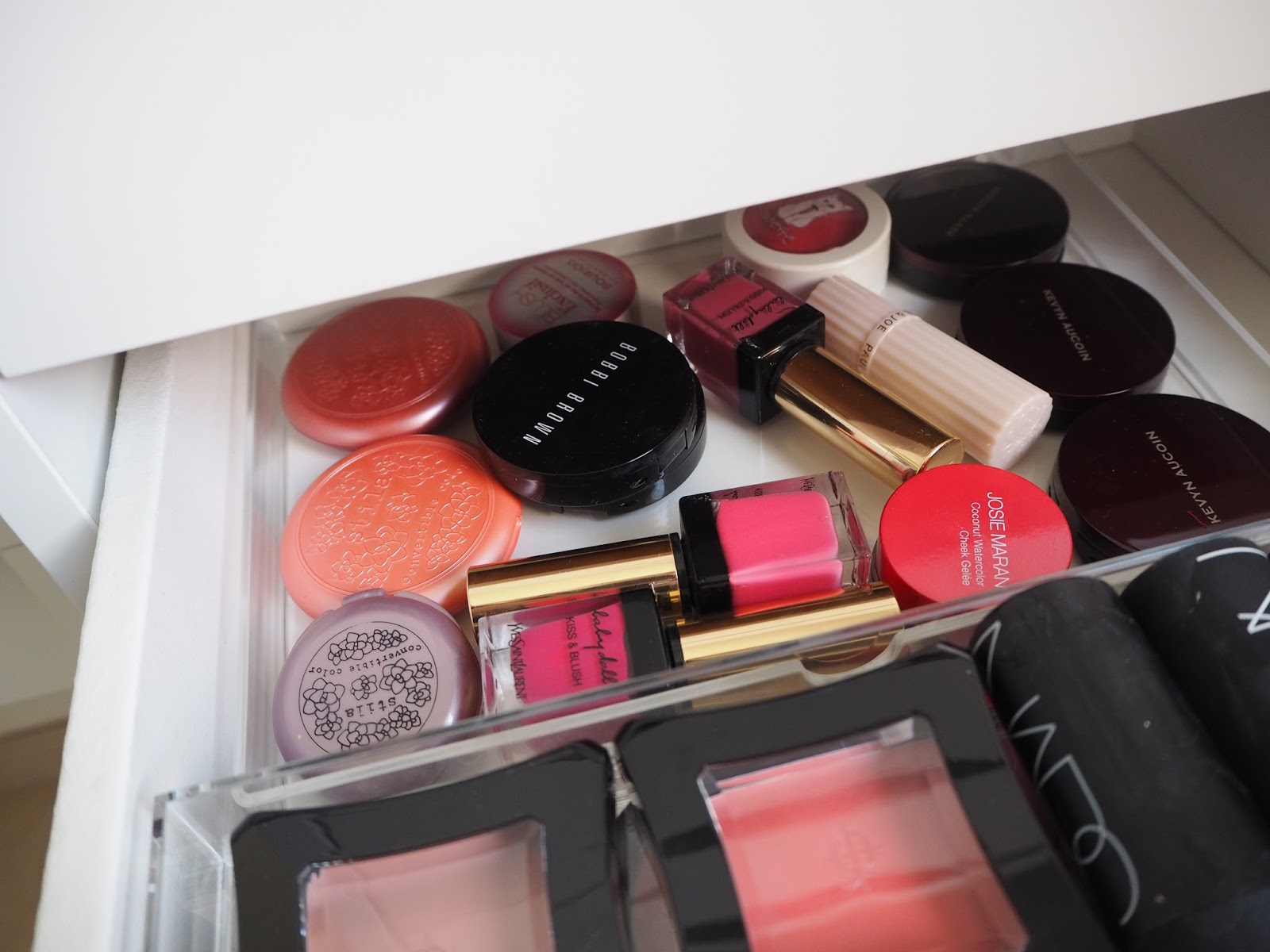 My Make Up Storage Vanity Bedroom Tour Expat Make Up Addict