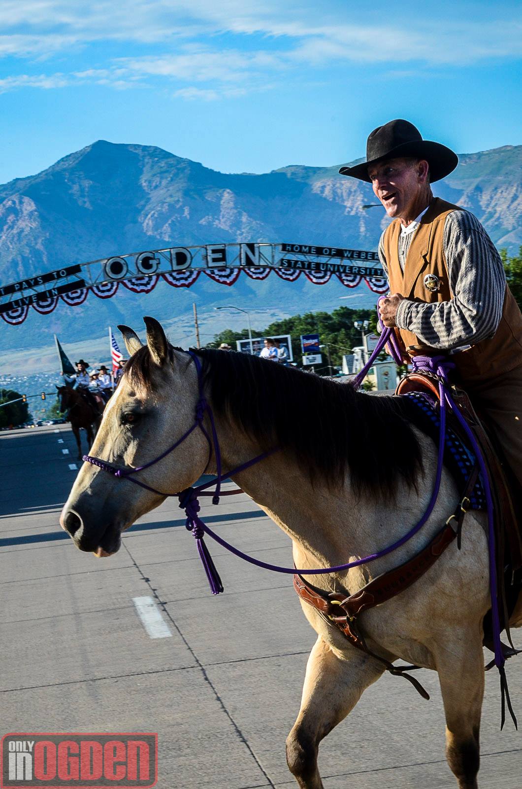 Sundance and Cassidy, Ogden's Dancing Horses Sundance around town