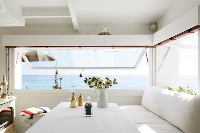 Interior Decoration : A Romantic Seaside Cabin in Shades of White and Gold {Cool Chic Style Fashion}