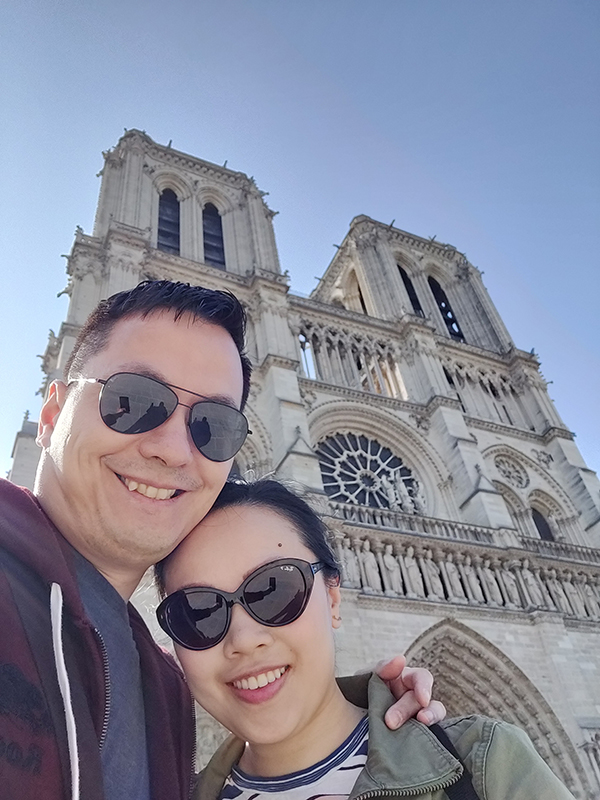 selfie in front of Notre Dame