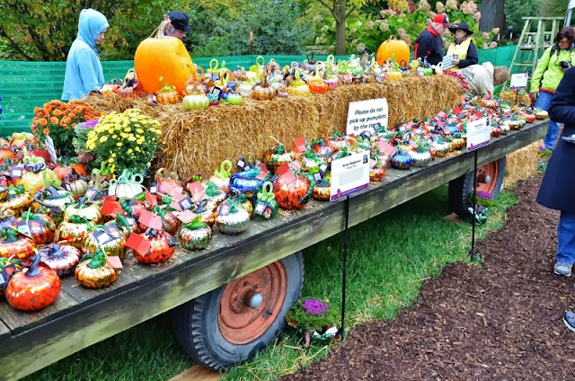 Dworianyn Love Nest: 31 Days of Halloween: Day 19 - Glass Pumpkin Patch