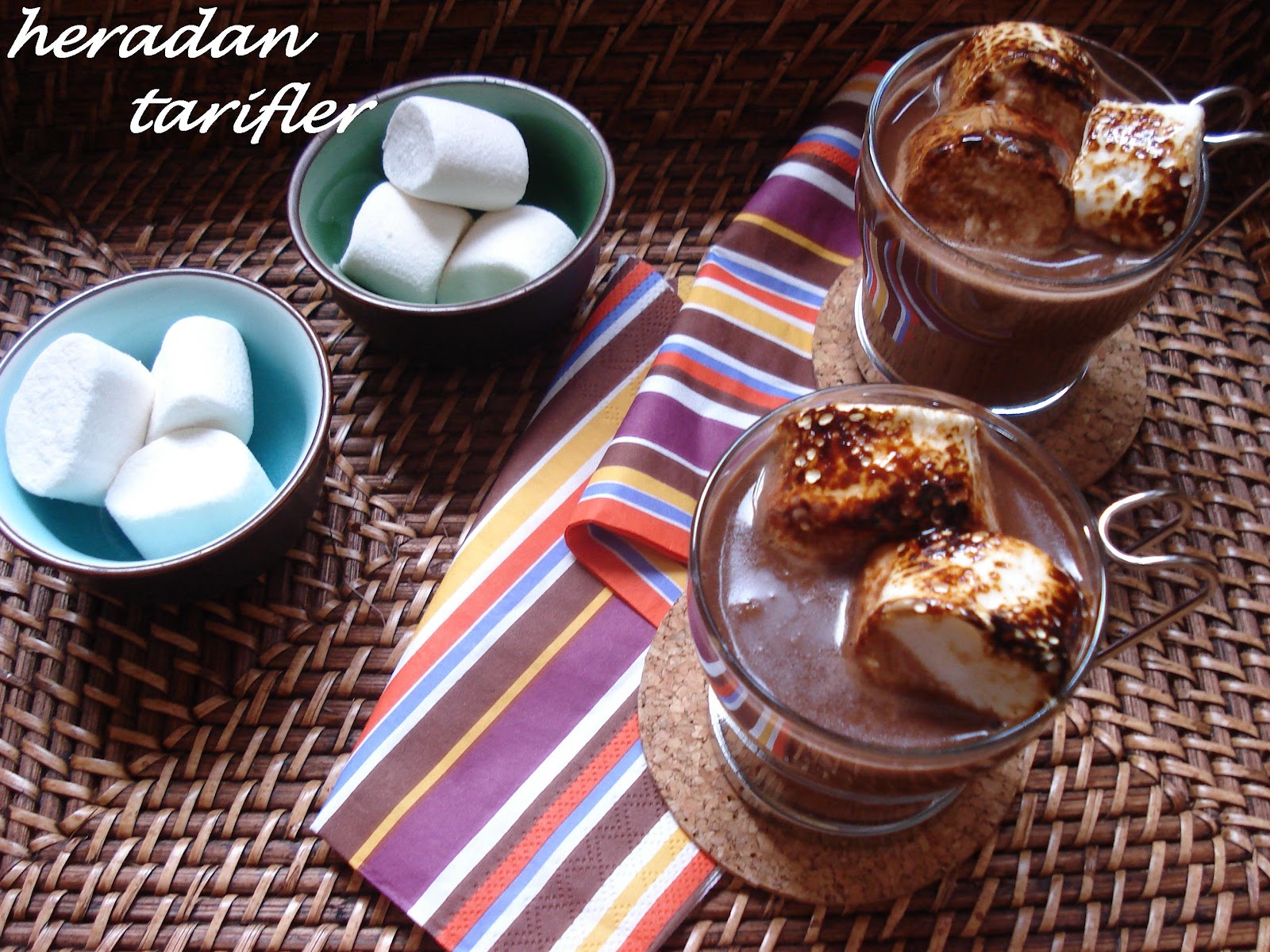 cafe de hera Kızarmış Marshmallow ve Fıstık Ezmeli Sıcak Çikolata