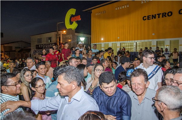 Prefeitura de Cocal inaugura Centro Comercial e praça - Imagem 3