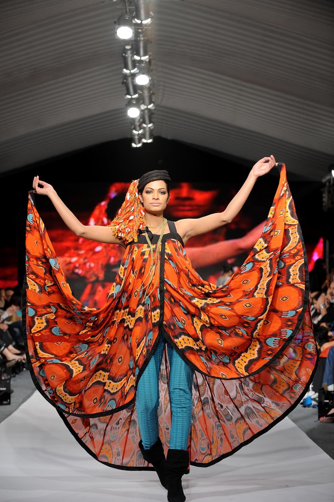 Paris Fashion Garments Exeibation World Wide 2013 Fashion Point