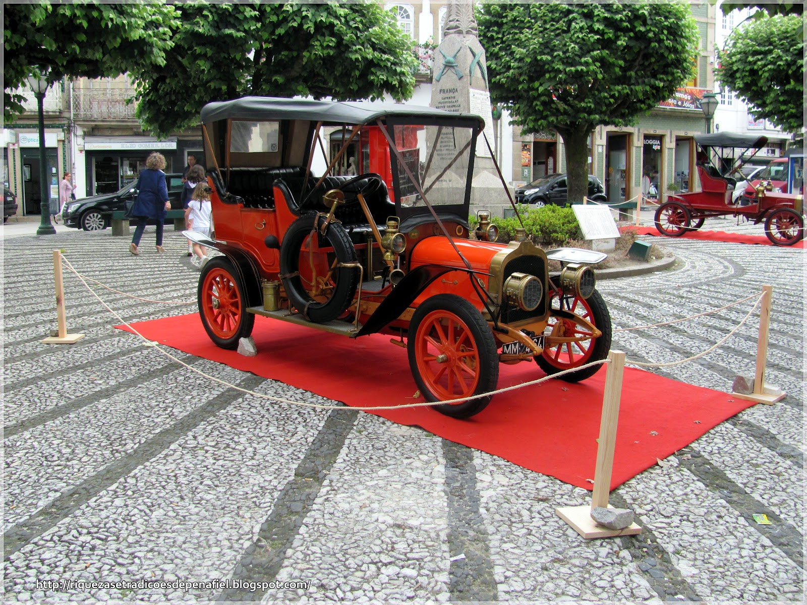 IV Exposição de Automóveis Clássicos e Antigos recordou Tempos Idos em