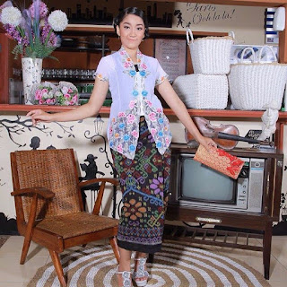 Kebaya Encim Putih Kebaya Encim Putih