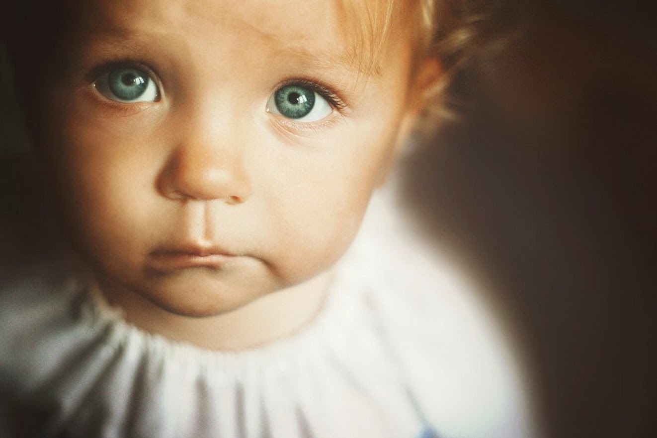 Включи глаза детей. Детские глаза. Младенцы с зелеными глазами. Взгляд ребенка. Маленький мальчик с зелеными глазами.