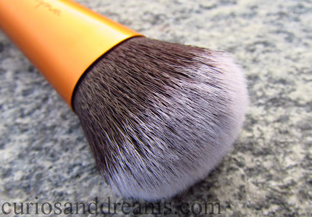 Real Techniques Expert Face Brush review, Real Techniques India, Real Techniques review India, Foundation brush india,
