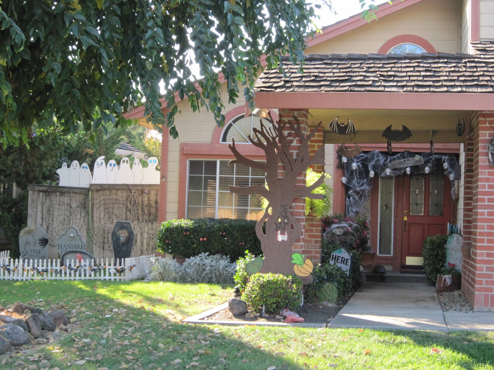 Elk Grove Fallbrook Neighborhood Association Halloween Houses