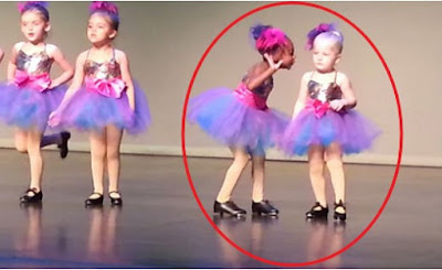 Video Lucu, Menari Tanpa Mengikuti Ritme Anak Ini Membuat Pertunjukan Lebih Menarik