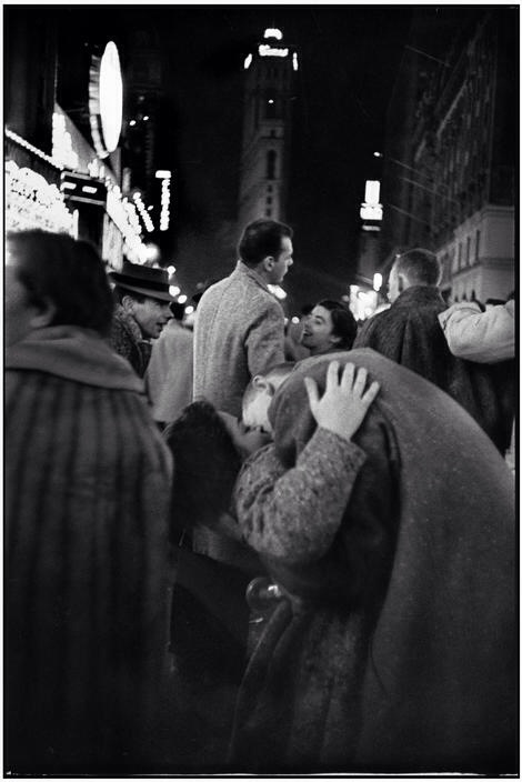 12 Romantic Vintage Photos of New Year's Kisses ~ vintage everyday
