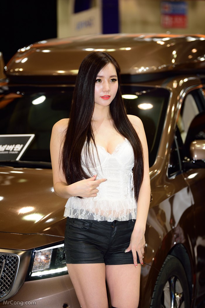 Lee Ji Min Beauty at the Seoul Motor Show 2017 (51 photos) photo 1-0