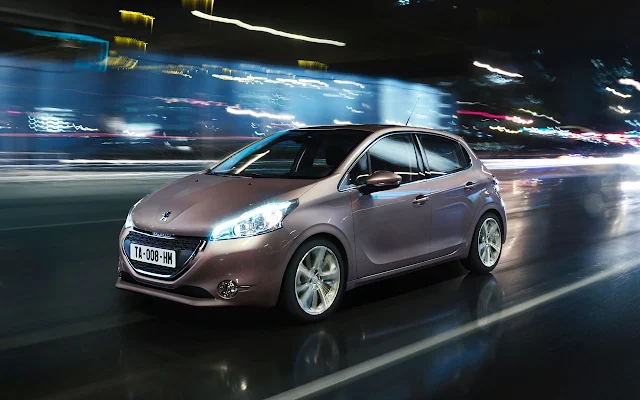 Peugeot 208 front