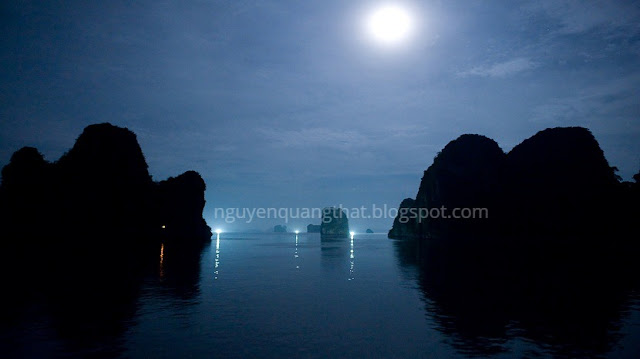 halong-bay-at-night