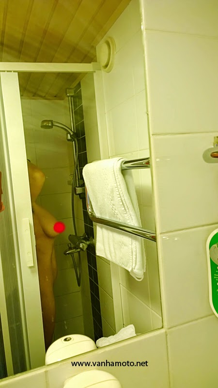 alasti, suihkussa, isot rinnat, nude, in the shower, big tits
