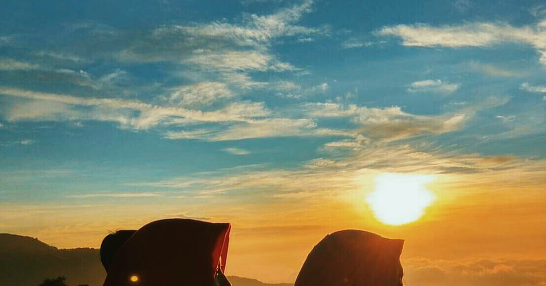 Человек на вершине горы. Образы на лето в горы. Человек в горах зимой с рюкзаком. Свободный человек. Человек на вершине горы.