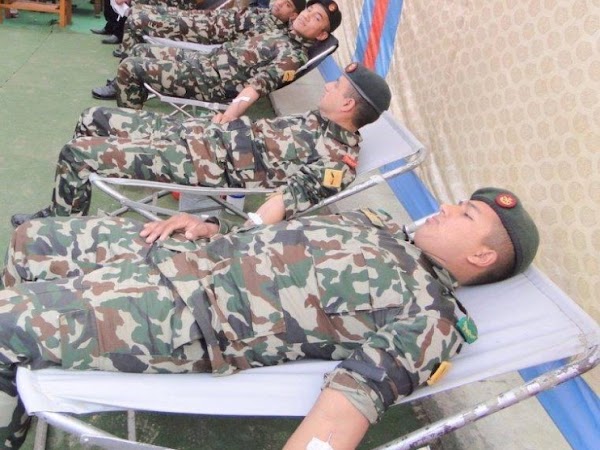 Respect to the Army Police, lack of blood for the treatment of the injured in the storm, Nepal Army and Police personnel started donating blood Let's all share in respect