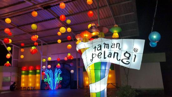 Taman Pelangi Yogyakarta Melihat Pelangi Di Malam Hari