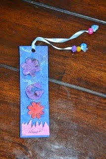 http://123mytoddlerandme.blogspot.ca/2010/12/easy-gift-for-toddler-to-make-bookmarks.html