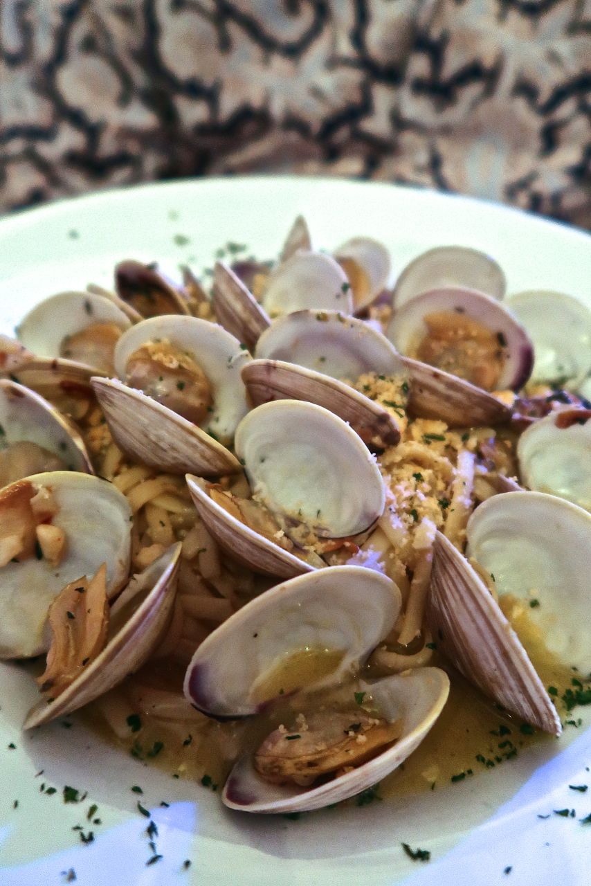 Scrumpdillyicious: The Blue Marlin Grill on Historic Bridge Street