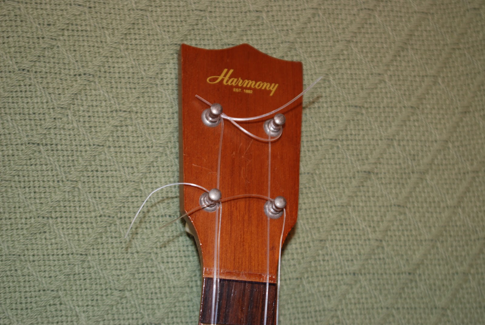 UKEonomics Vintage Harmony ukulele repair project
