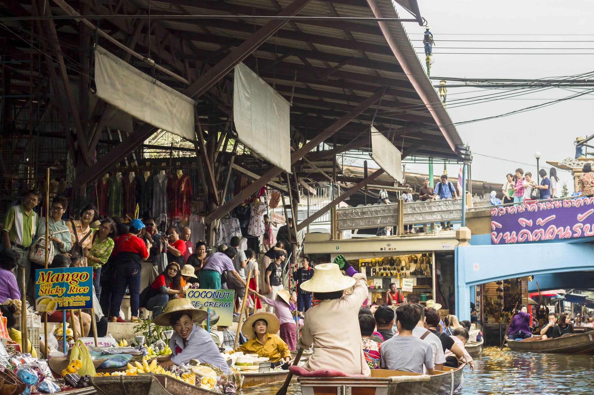 thailand tourist spots floating market