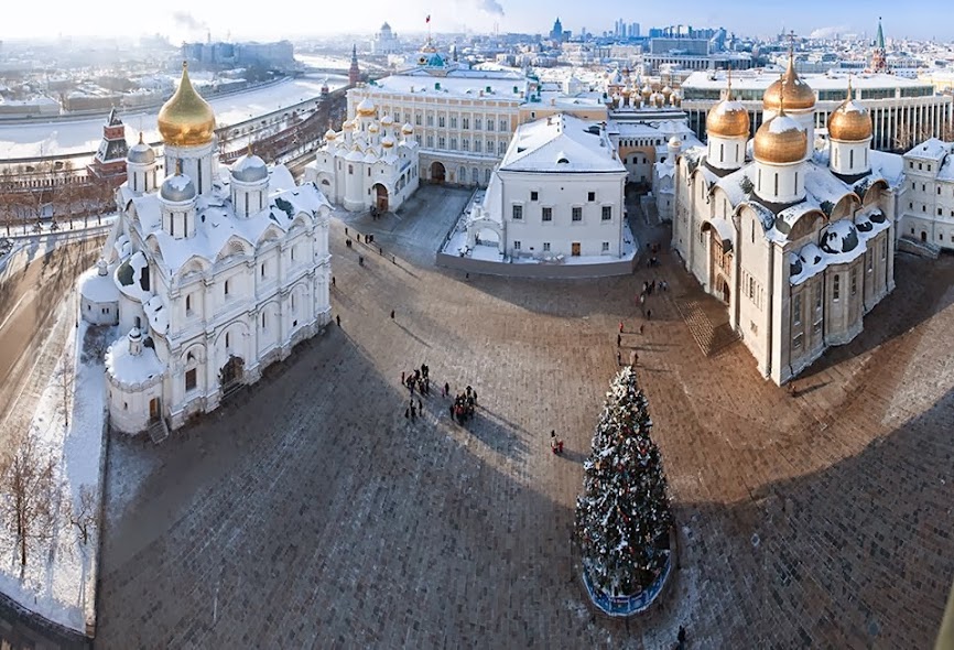 Название зданий на соборной площади кремля