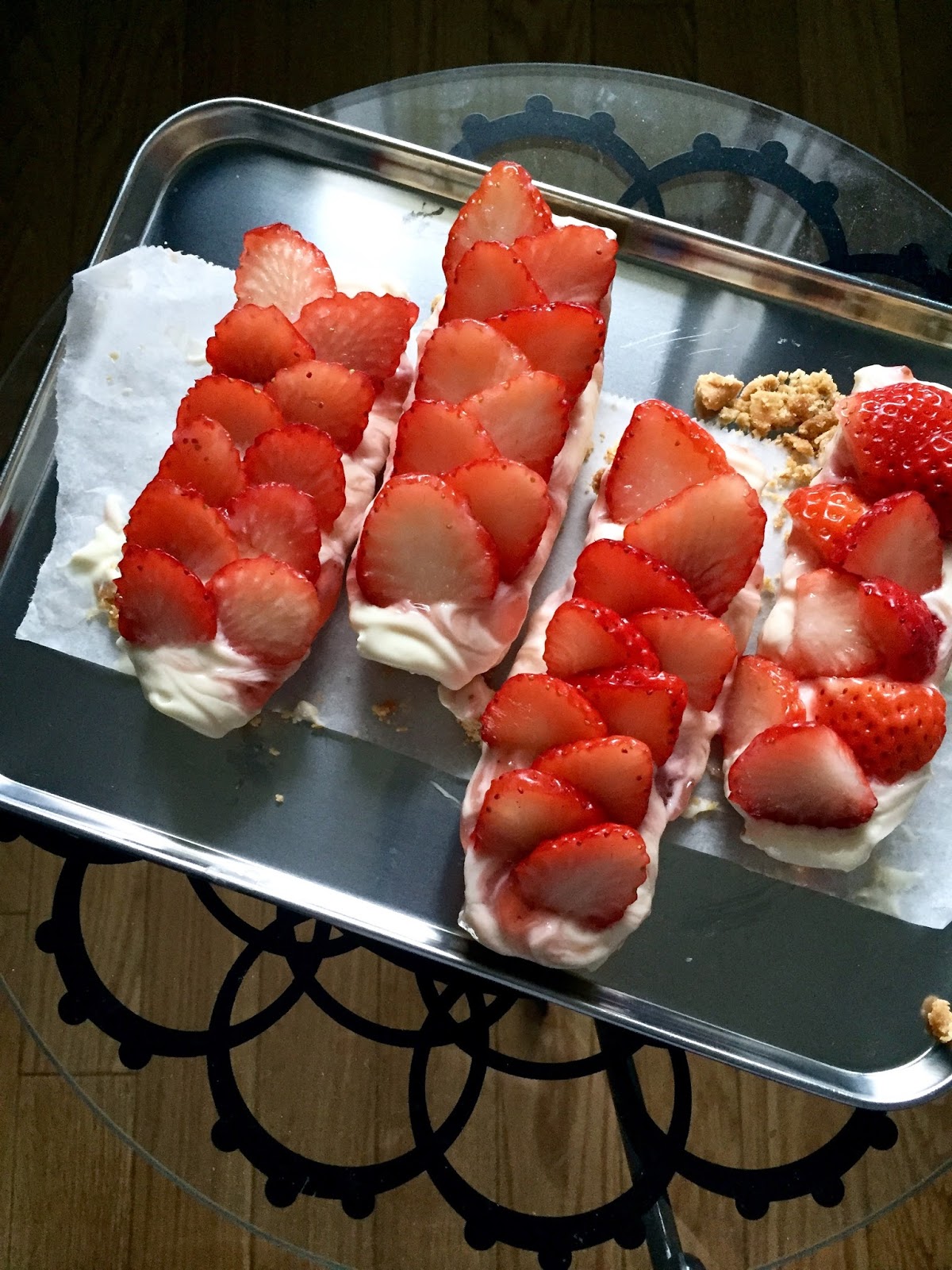 Crumbs and Cookies think spring (nobake greek yogurt strawberry