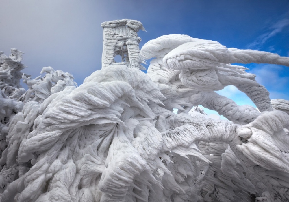The 100 best photographs ever taken without photoshop - Spectacular ice formations on a mountaintop in Slovenia