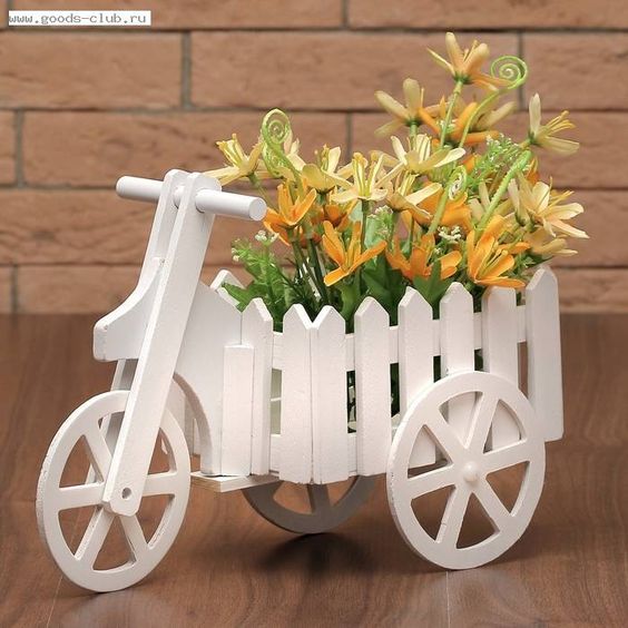 Aprende cómo hacer un carretilla decorativa reciclando cartón ~ Haz