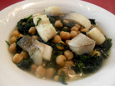 Garbanzos con espinacas y bacalao.