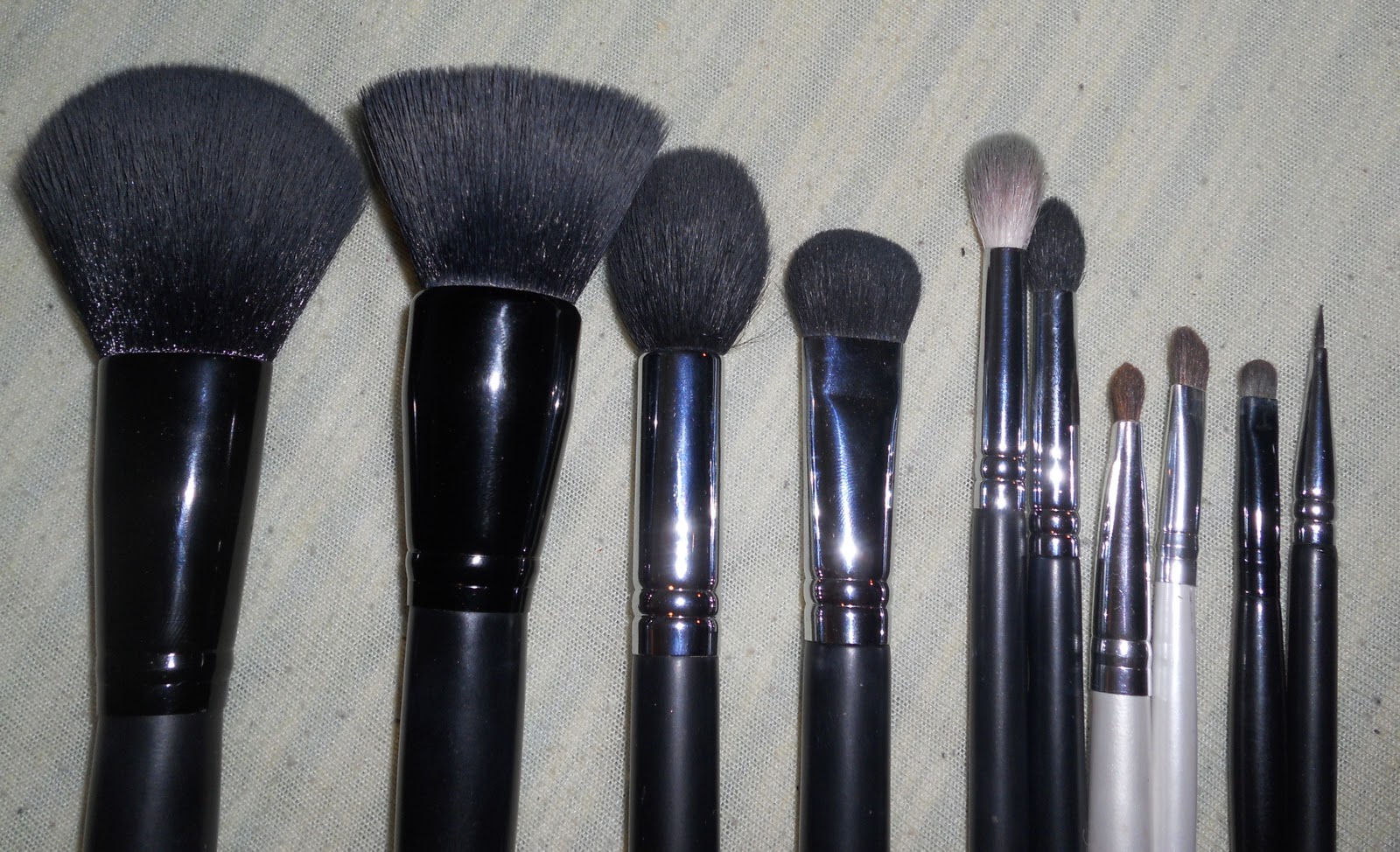Chrisbeeblack Beauty - All about makeup: My Everyday Makeup Brushes