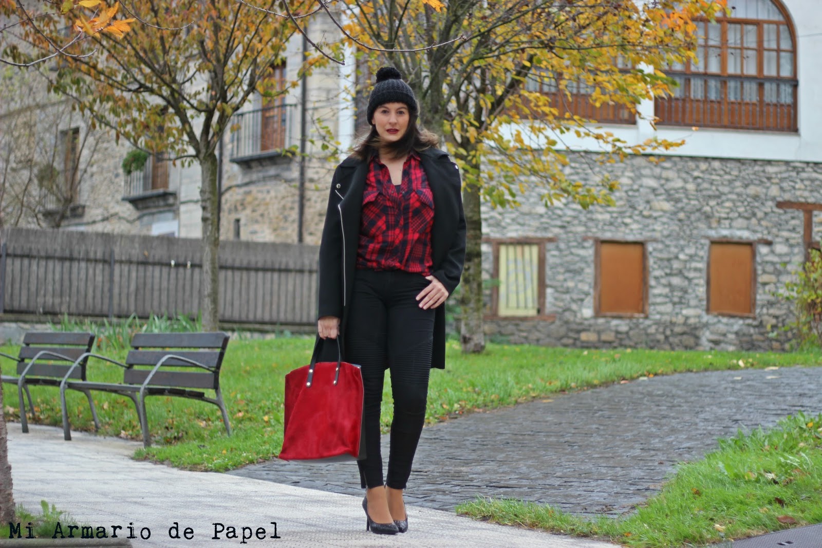 Outfit: Camisa de Cuadros Roja - Mi Armario de Papel