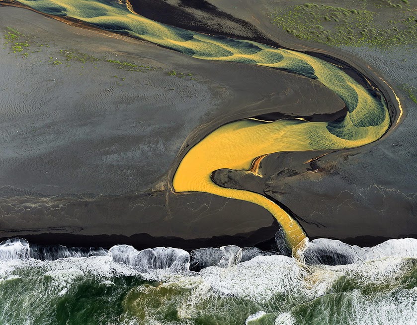7. Yes, this brook is yellow. - 17 Photos That Will Give You Iceland Envy